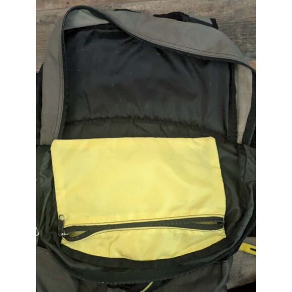 Mountainsmith Anvil Daypack, Gray & Black - Picture 3 of 7